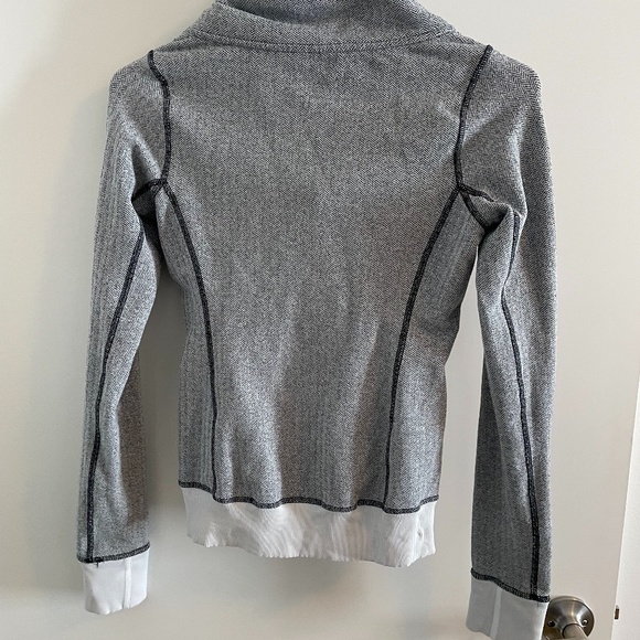 Lululemon Be Present Jacket - Picture 16 of 16